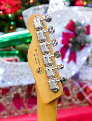 Fender - Noventa Telecaster, Pau Ferro Fingerboard - 2-Colour Sunburst 2